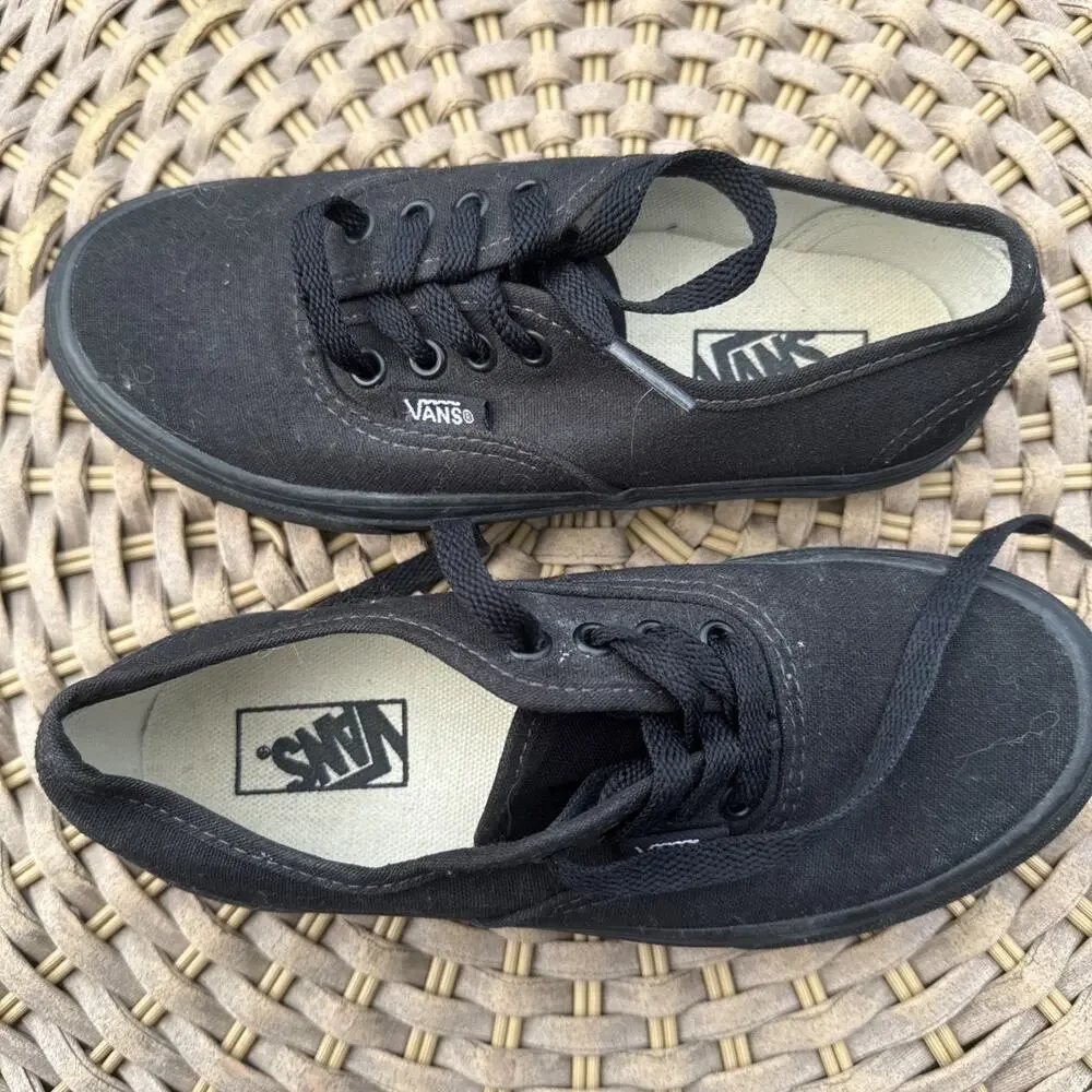 VANS Sneakers Youth Black Lace-Up Shoe Size 1.5 US Kids UK 1.0 Boys Girls Skids